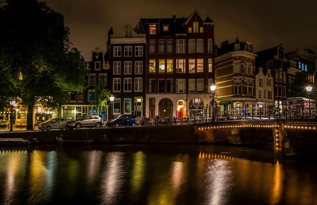 Canal View B&B Amsterdam-1