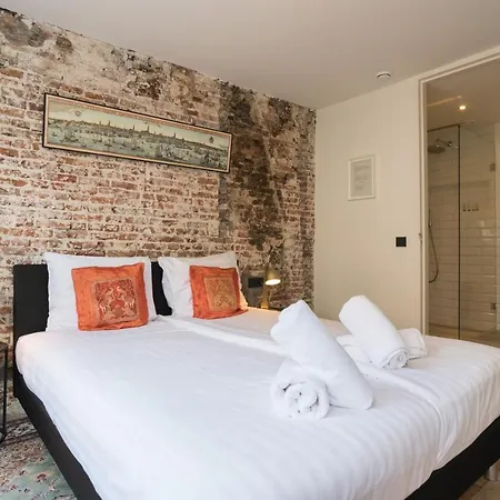 Twenty Five Rooms-2
