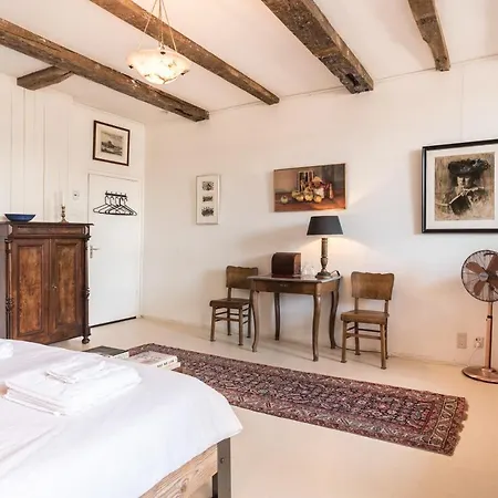Classy Room 17Th C Canalhouse-2
