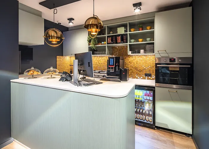 Hostel: The Bee Hostel